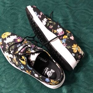 Darcy cavendish docs size 7 floral